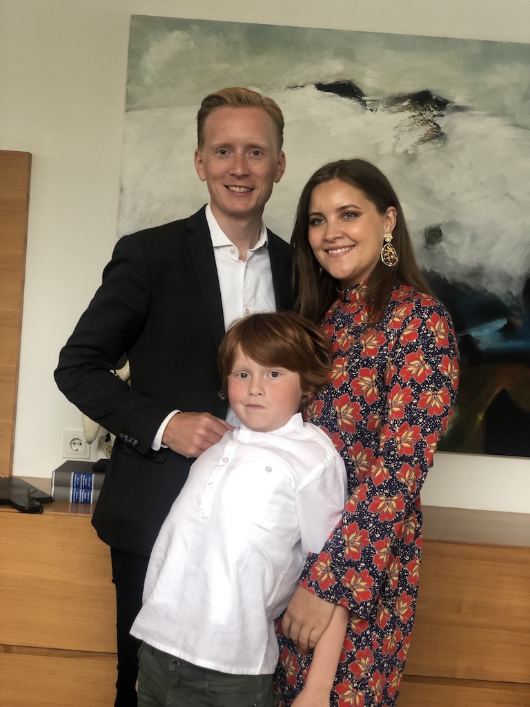 Sunna útskrifaðist og Rökkvi tilkynnti kynið á barninu sem var þarna á leiðinni